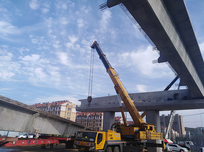 S201羊角埠高架桥箱梁吊装施工现场3