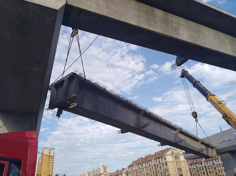 S201羊角埠高架桥箱梁吊装施工现场7